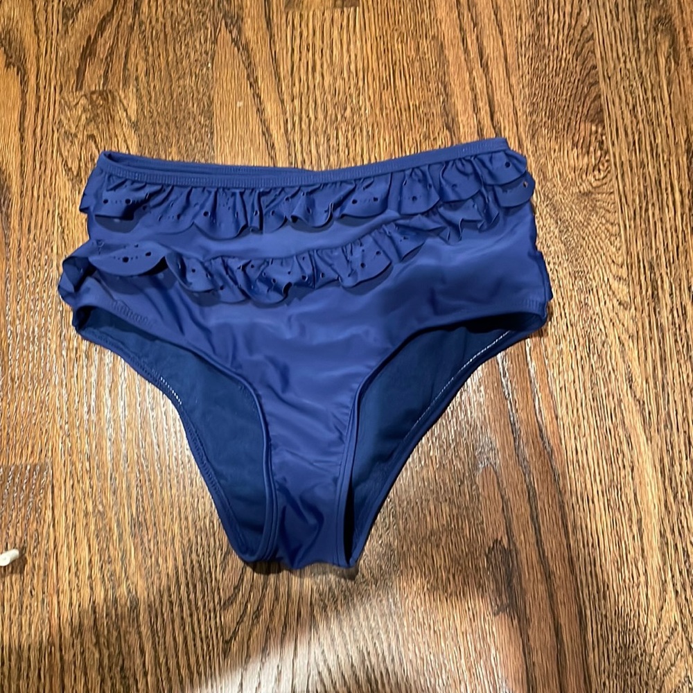 Size small. Never worn bikini bottom